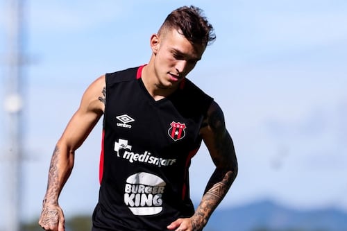 Alajuelense volvió a entrenar este sábado y dejó ver un curioso detalle de Kenneth Vargas