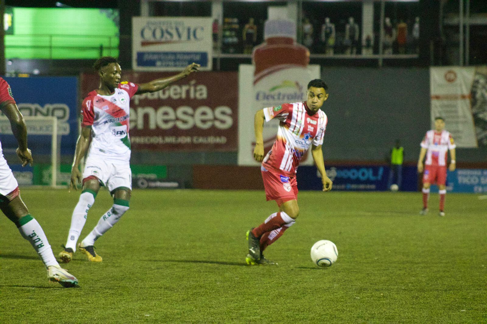 Santos hasta cerca del cierre encontró la combinación para ganar el partido.