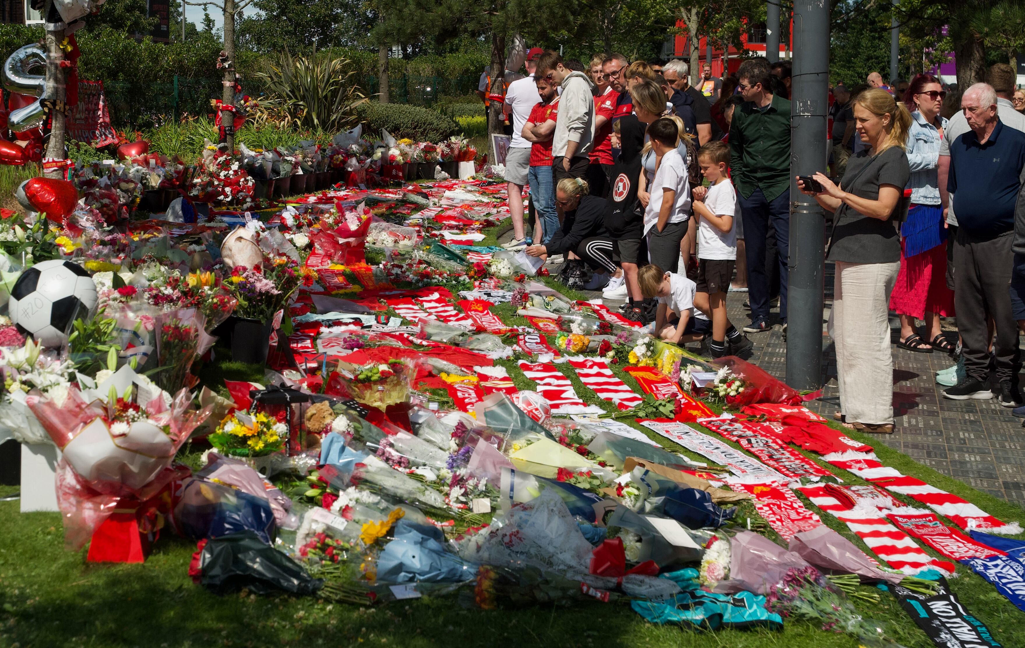Liverpool fue el epicentro de los homenajes para Diogo Jota y su hermano André. AFP