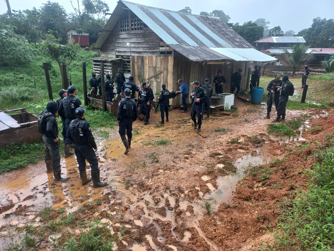 Coligalleros detenidos en Crucitas
