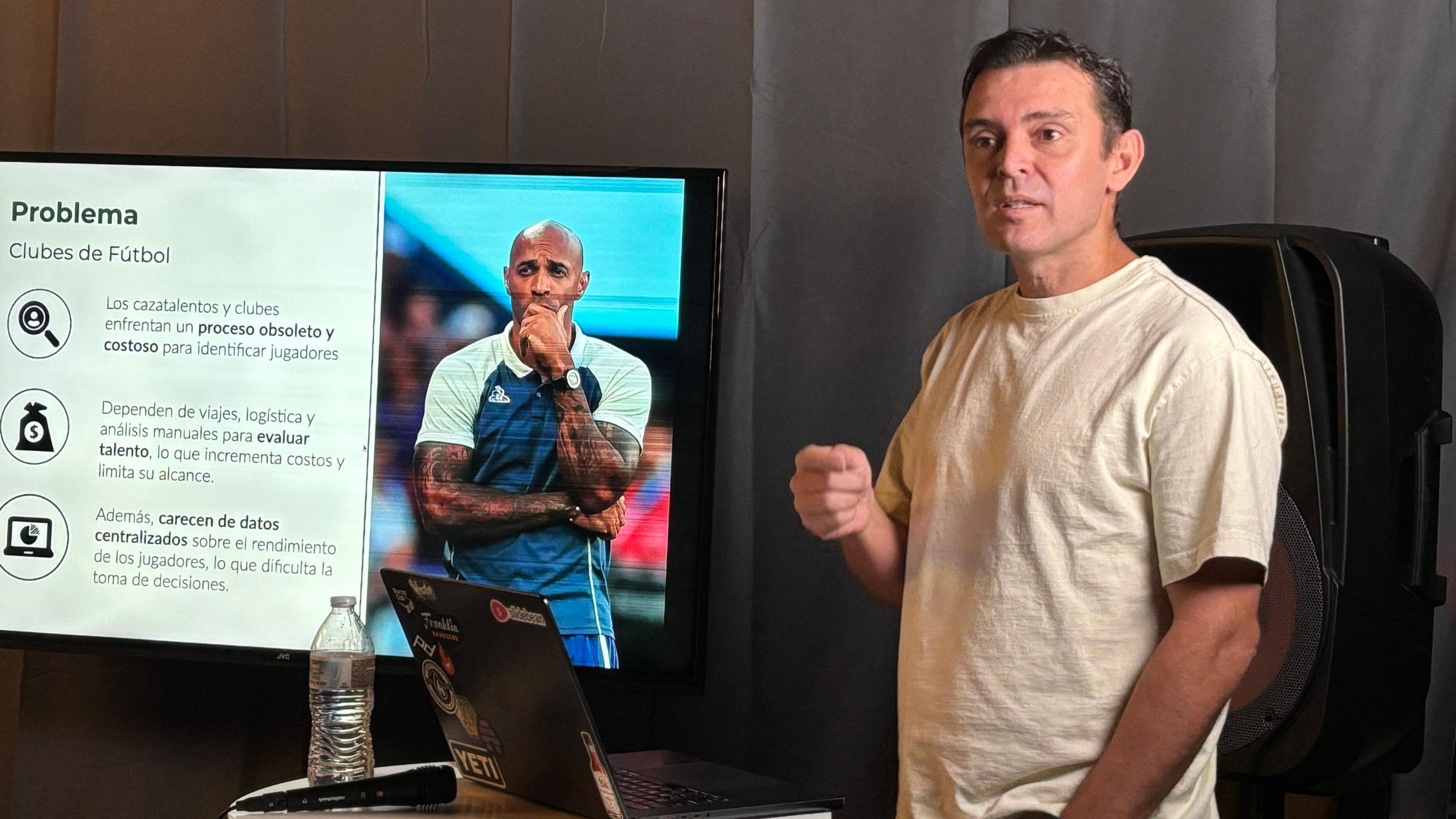 José Luis López, exjugador del Saprissa trabaja con Inteligencia Artificial. Cortesía.