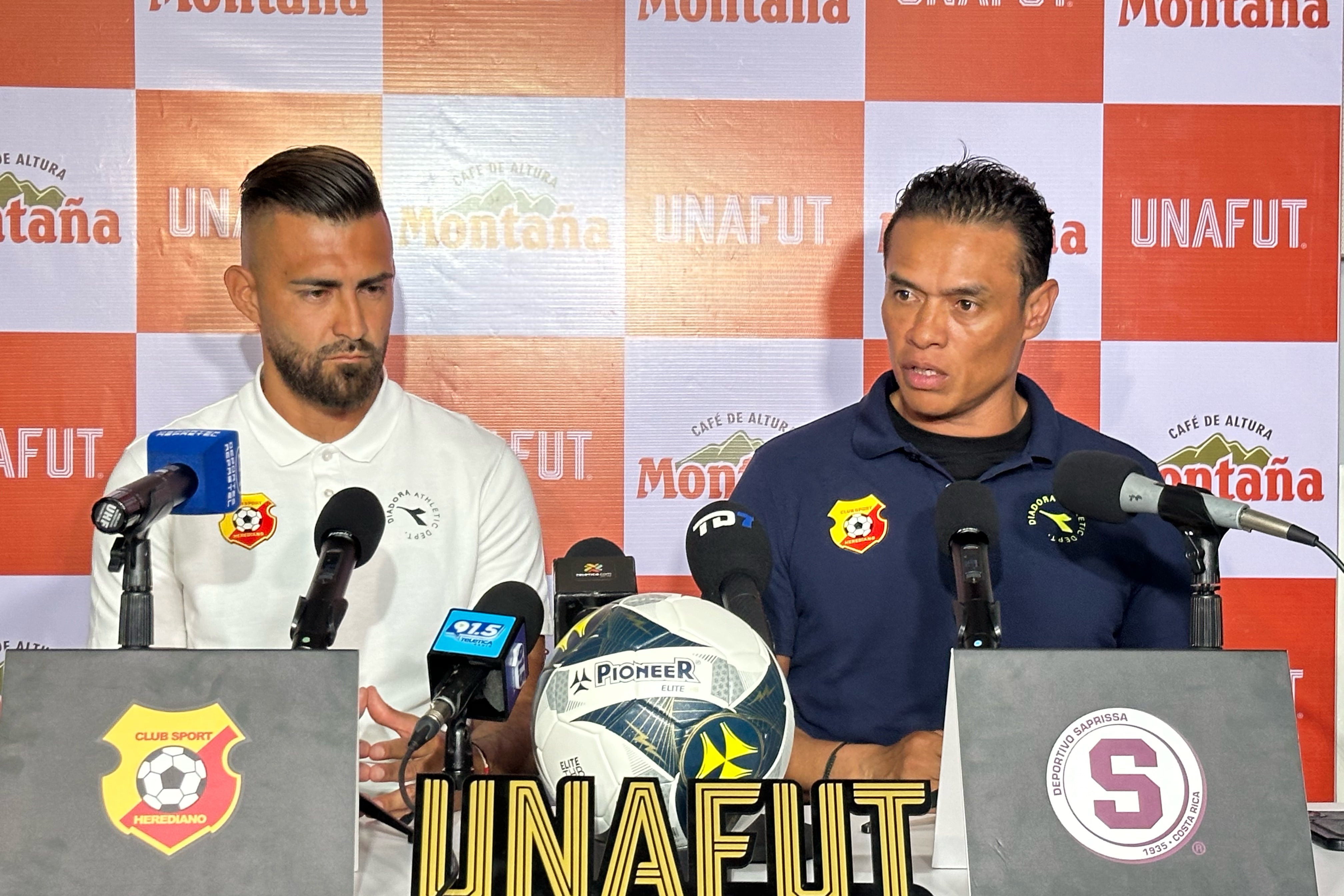 05/07/2024/ Rueda de prensa previo al juego de la Súper Copa 2024 entre Deportivo Saprissa vs Club Sport Herediano / en la foto Walter Centeno Juan Miguel Basulto / foto John Durán