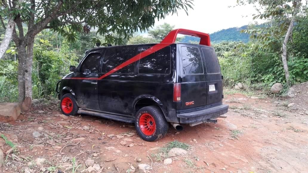 Wálter Bonilla tiene un clon de la camioneta de los Magníficos