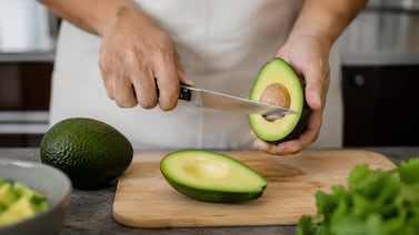 Este sencillo truco ayuda a que el aguacate no se ponga negro después de abrirlo