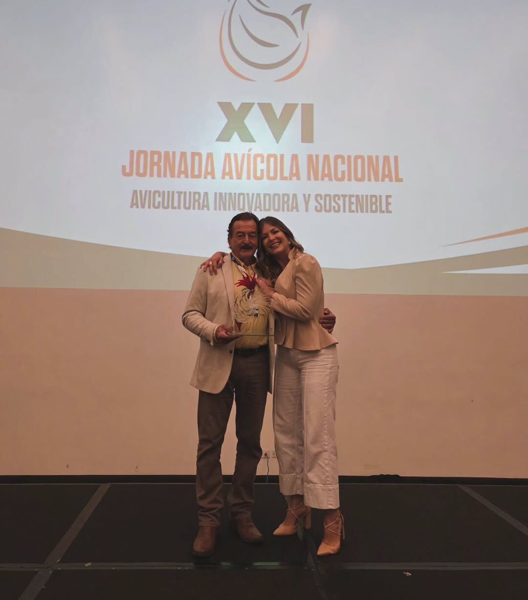 Viviana Calderón celebró homenaje que recibió su papito y Pablo Rodríguez aprovechó para soltar la lengua
