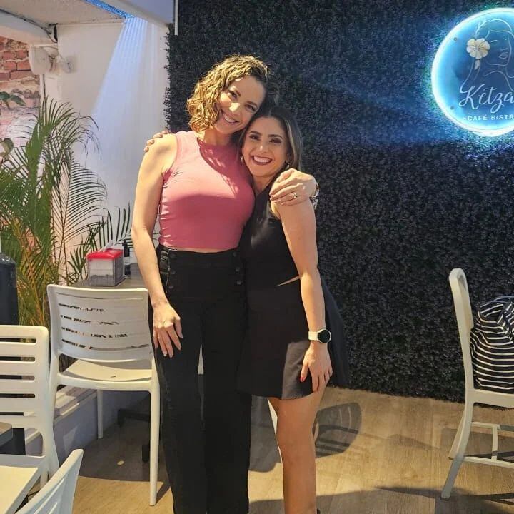 Lussania Víquez
Natalia Monge
Presentadoras de televisión
Repretel
Teletica