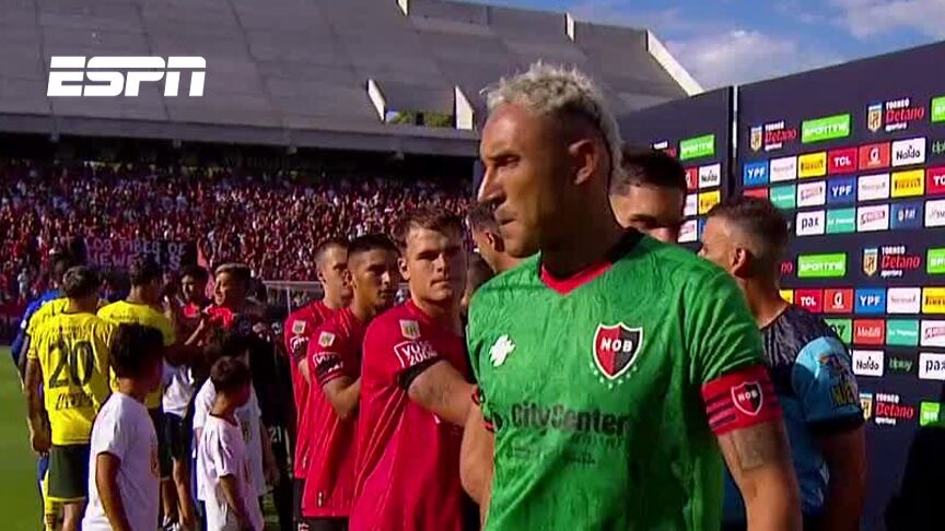 Keylor Navas se vistió de capitán en el juego entre el Newell’s Old Boys y Defensa y Justicia. Facebook ESPN Fans.