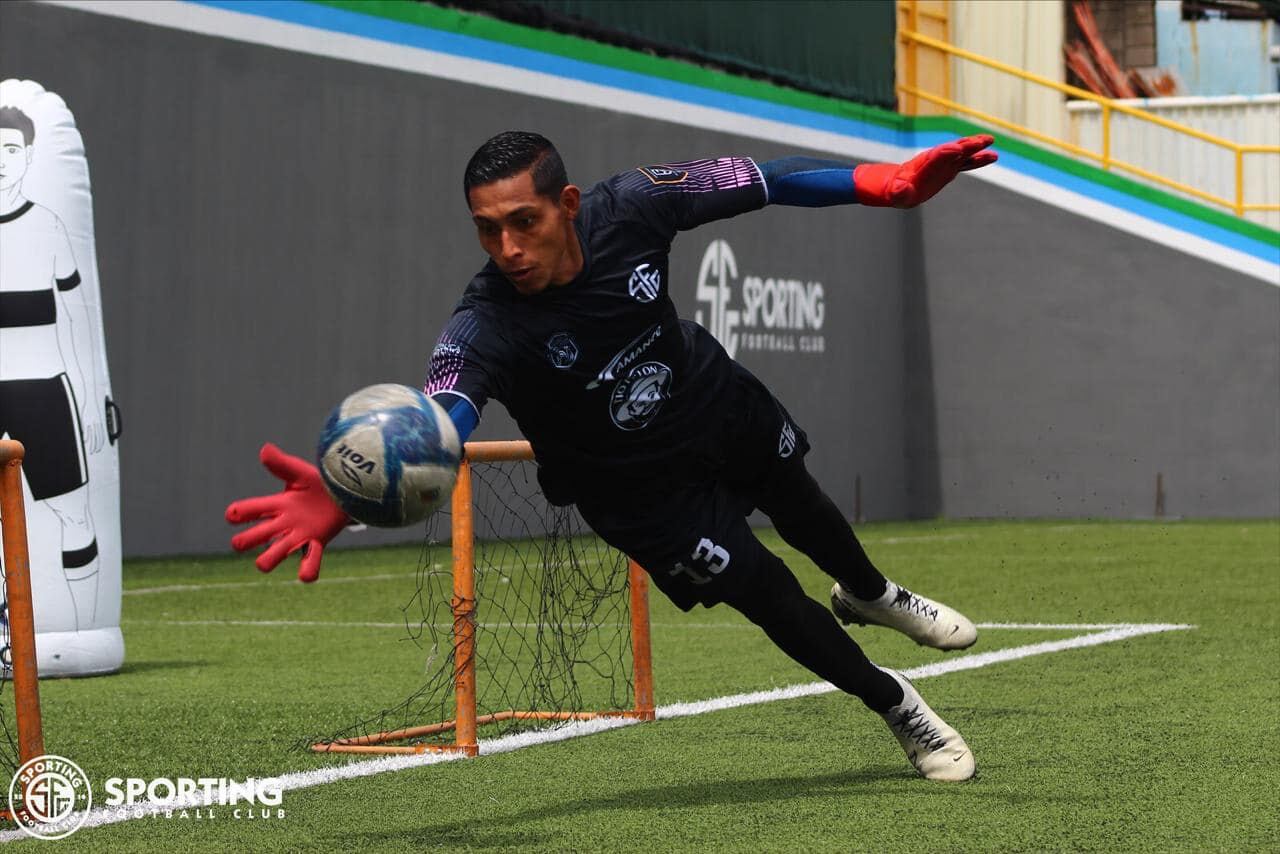 Adonis Pineda, Sporting, Selección