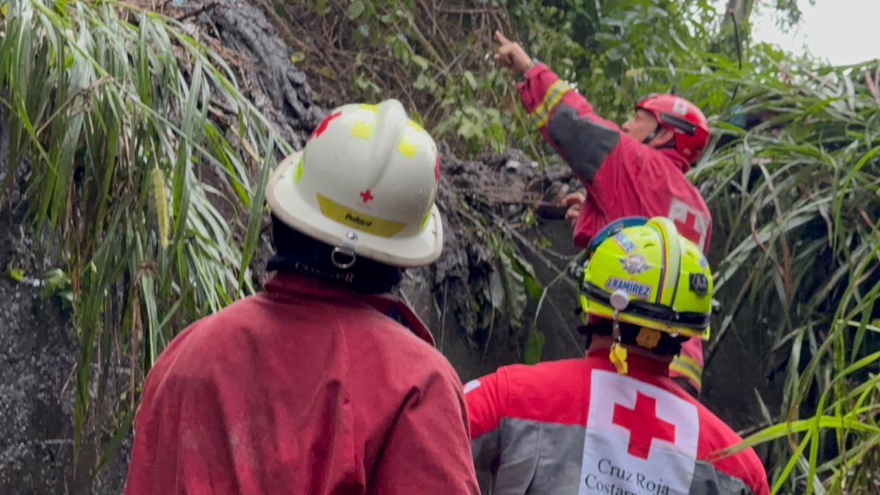 Un deslizamiento en La Carpio provocó que una persona fuera trasladada al hospital México.