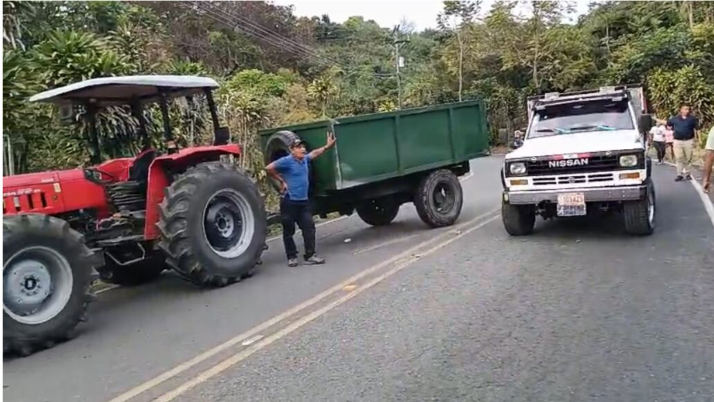 Vuelco de chapulín en Cartago