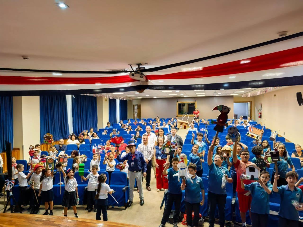 En el Hospital de Alajuela hubo desfile de faroles