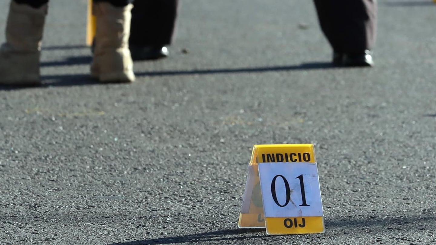 Un hombre trató de huir de un sicario, pero murió ejecutado en la entrada de un supermercado en Nicoya
