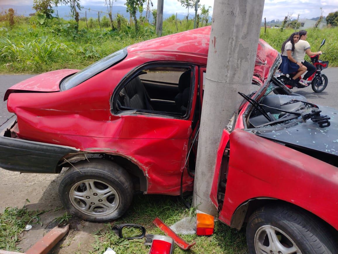 Choque en Turrialba. Foto cortesía.