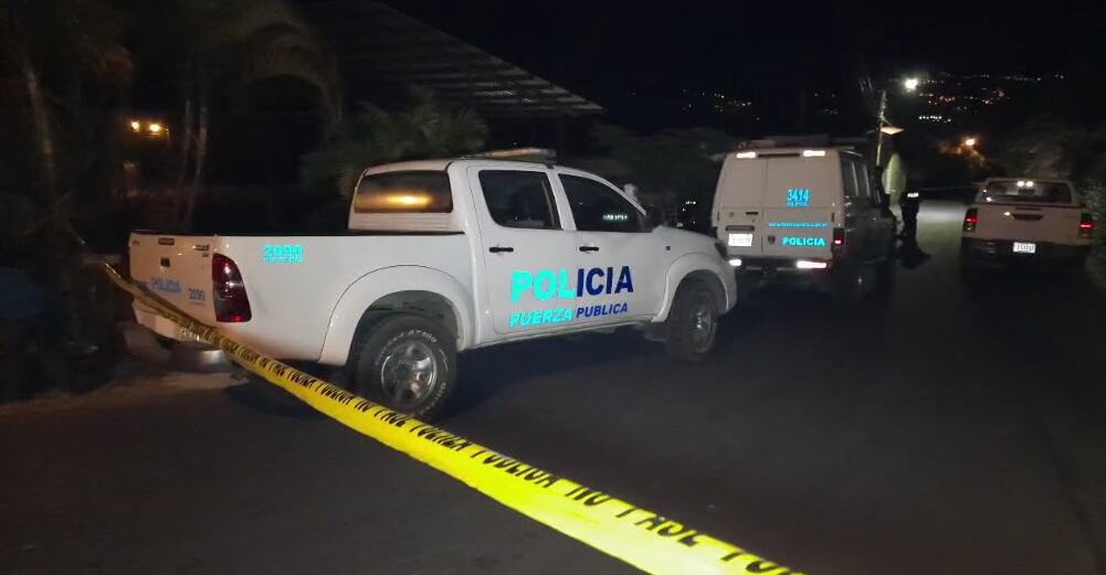 La casetilla está entre la plaza de San Miguel de Naranjo y una calle sin aceras. La Policía  Judicial está en busca de los homicidas. Foto: Cortesía: Acontecer Occidente