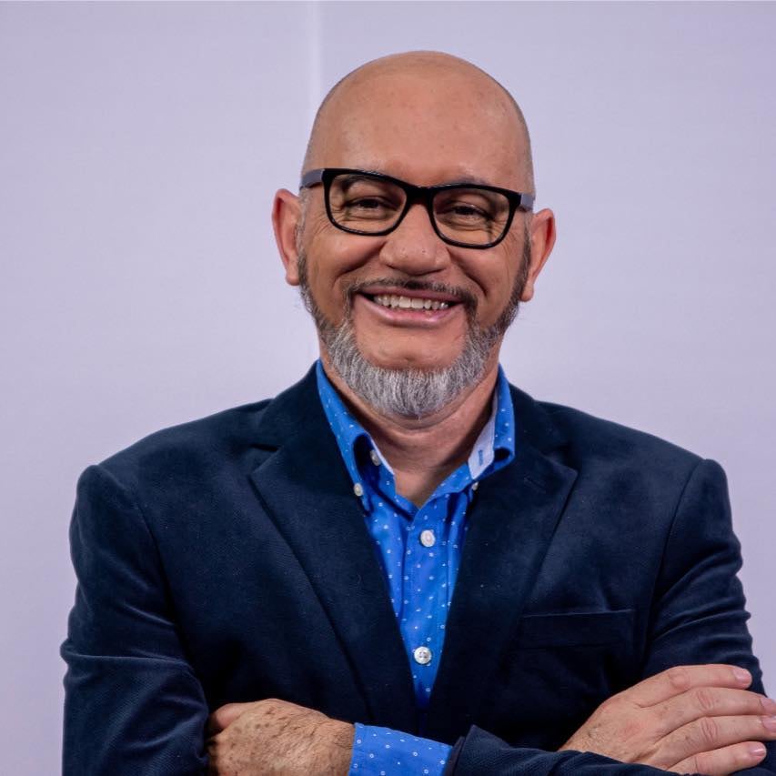 El informante nos dijo que Televisora de Costa Rica decidió unificar sus departamentos de deportes de canal 7, Teletica Radio, FUTV y TD Más y el nuevo encargado serían Gabriel Chacón, quien es gerente de TD Más.