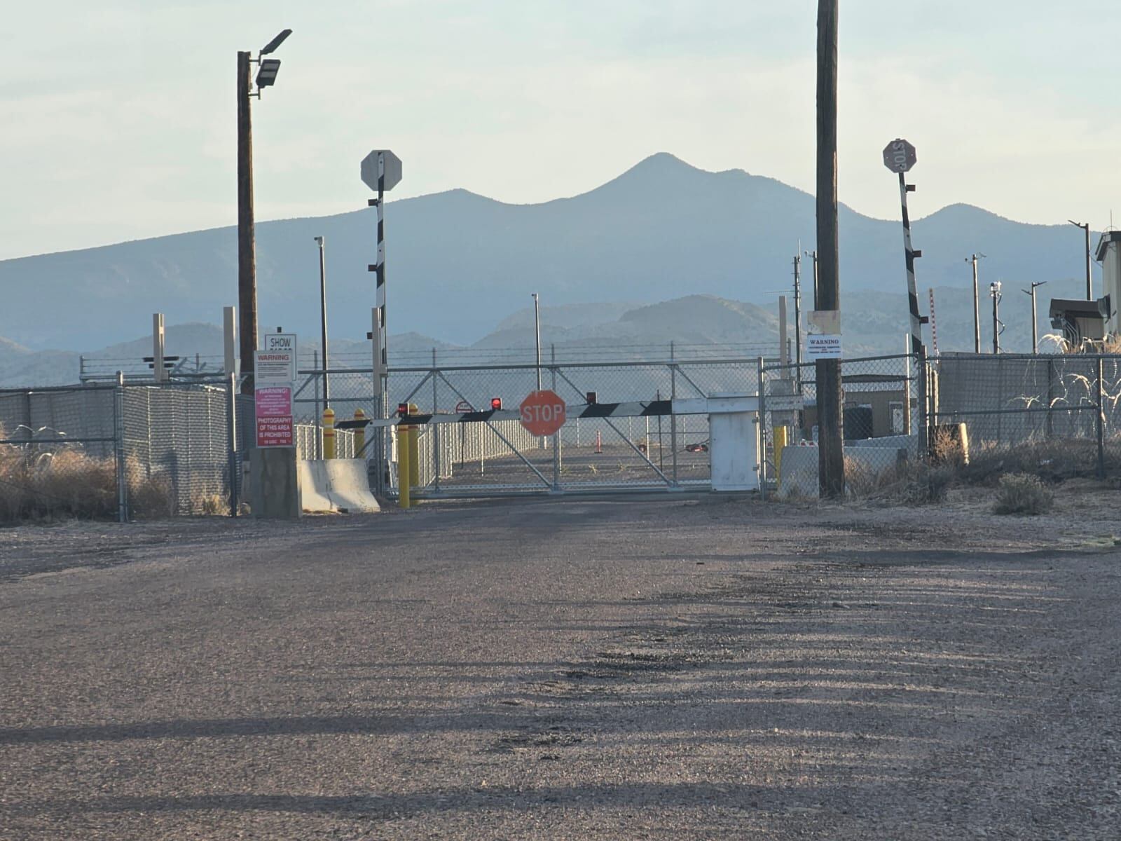 Marco González y Óscar Quirós del equipo de Investigación Paranormal CR y del grupo Clan Revoluciona2 se lanzaron de lleno a esta misión entre el 12 y 13 del pasado abril y visitaron el Área 51 en Nevada, Estados Unidos