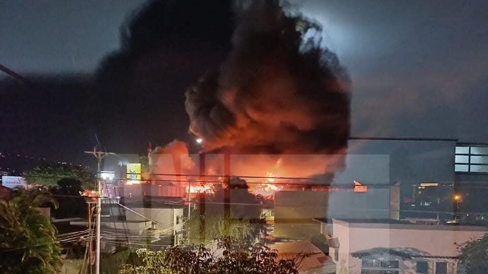 Incendio en Montes de Oca. Foto: Cortesía ANI