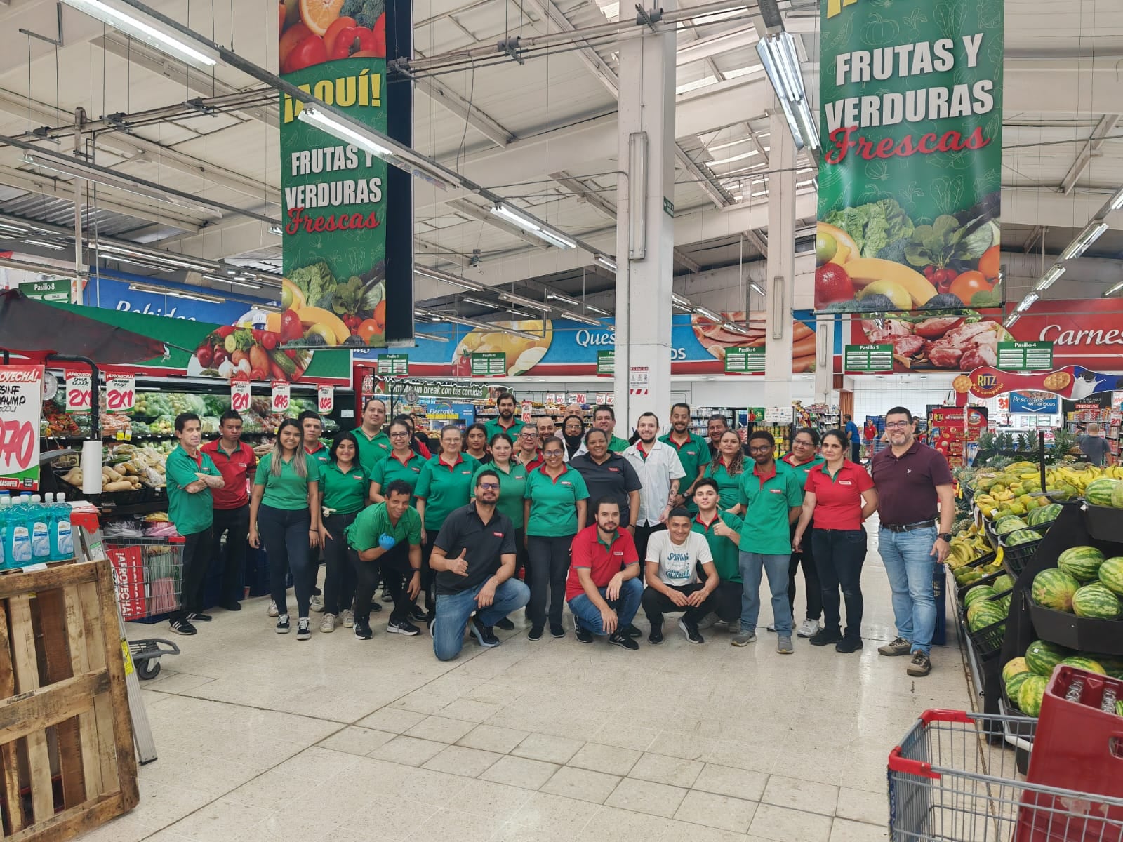 En Megasuper Parque de la Paz se pusieron las pilas para atender la emergencia provocada por las lluvias del viernes anterior. Cortesía.