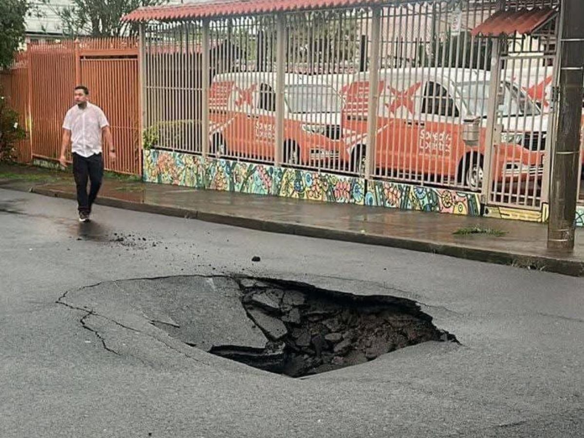 Así quedó la Avenida 55 en Colima de Tibás, luego de las fuertes lluvias de los últimos días,