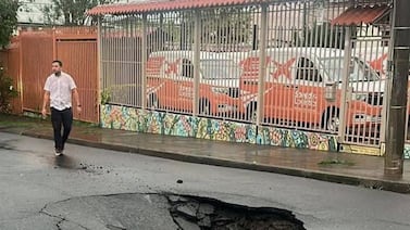 ¿Se acuerdan del hueco que se hizo en Tibás? Pues lo que encontró la muni dentro de él da vergüenza