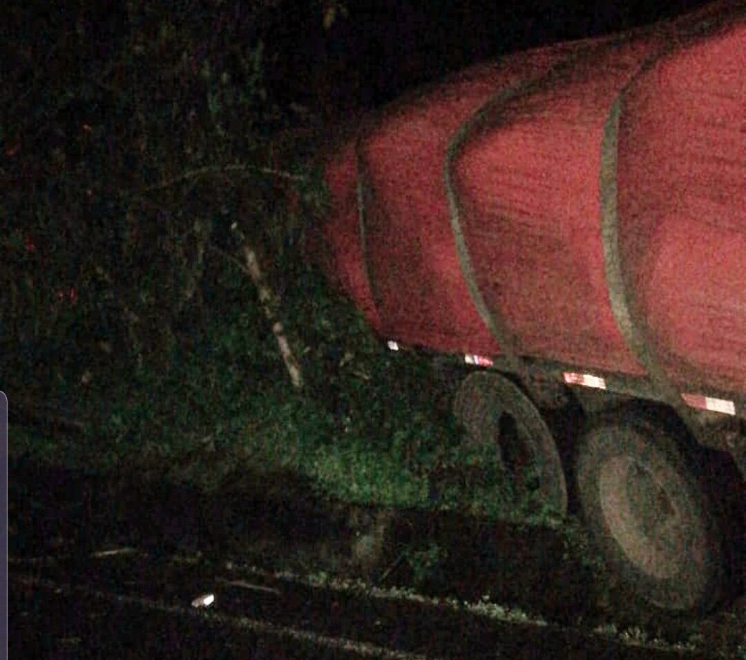 Joven muere arrollada por un tráiler cuando intentaba repararlo en Zarcero, Alajuela. Foto suministrada por Edgar Chinchilla.