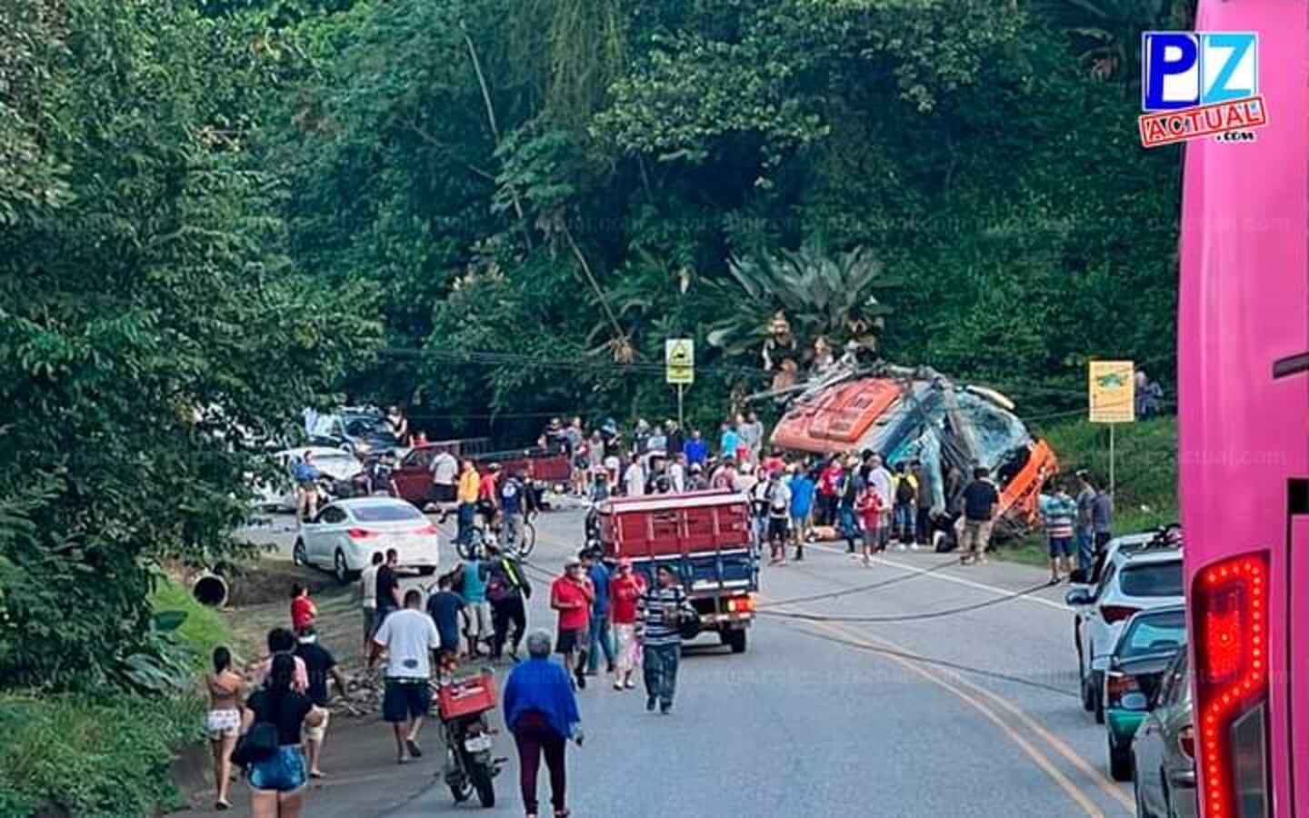 Terrible choque entre un bus y dos carros deja más de 60 heridos en ...