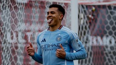 (Video) Alonso Martínez sigue su racha goleadora y le dio un duro golpe a James Rodríguez y al León