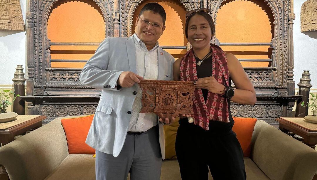 Ligia Madrigal recibió un reconocimiento en Nepal por conquistar la cima del Everest, en el Día Internacional del Everest.