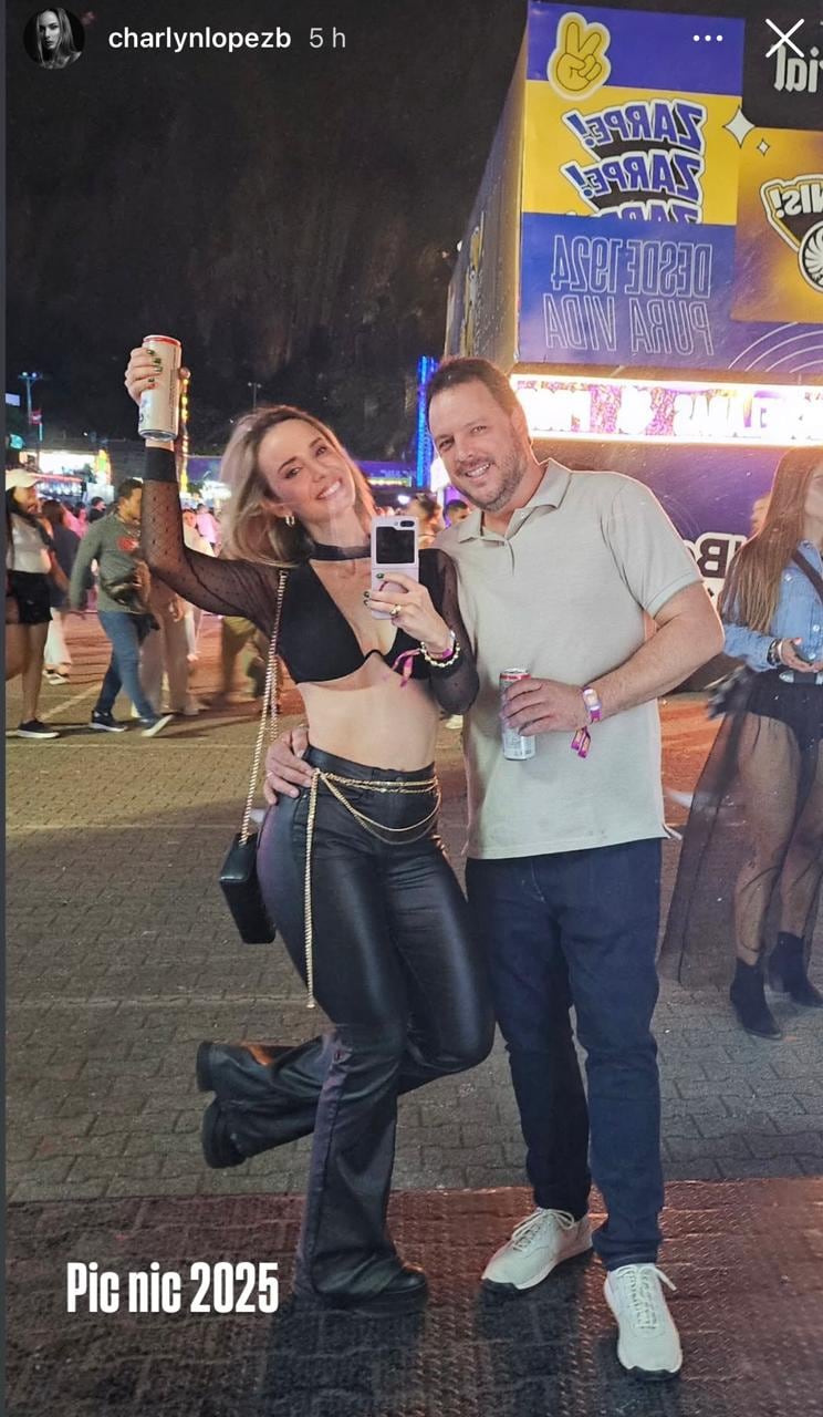 Charlyn López se dejó ver muy feliz y enamorada el fin de semana en el Festival Picnic, demostrando una vez más que los rumores de una supuesta crisis en su matrimonio son completamente falsos.