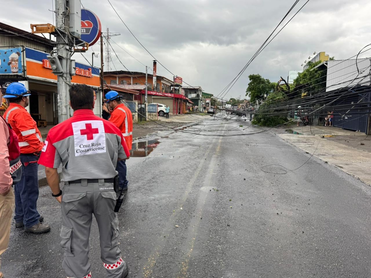 Caída de postes en Alajuela provocó emergencias