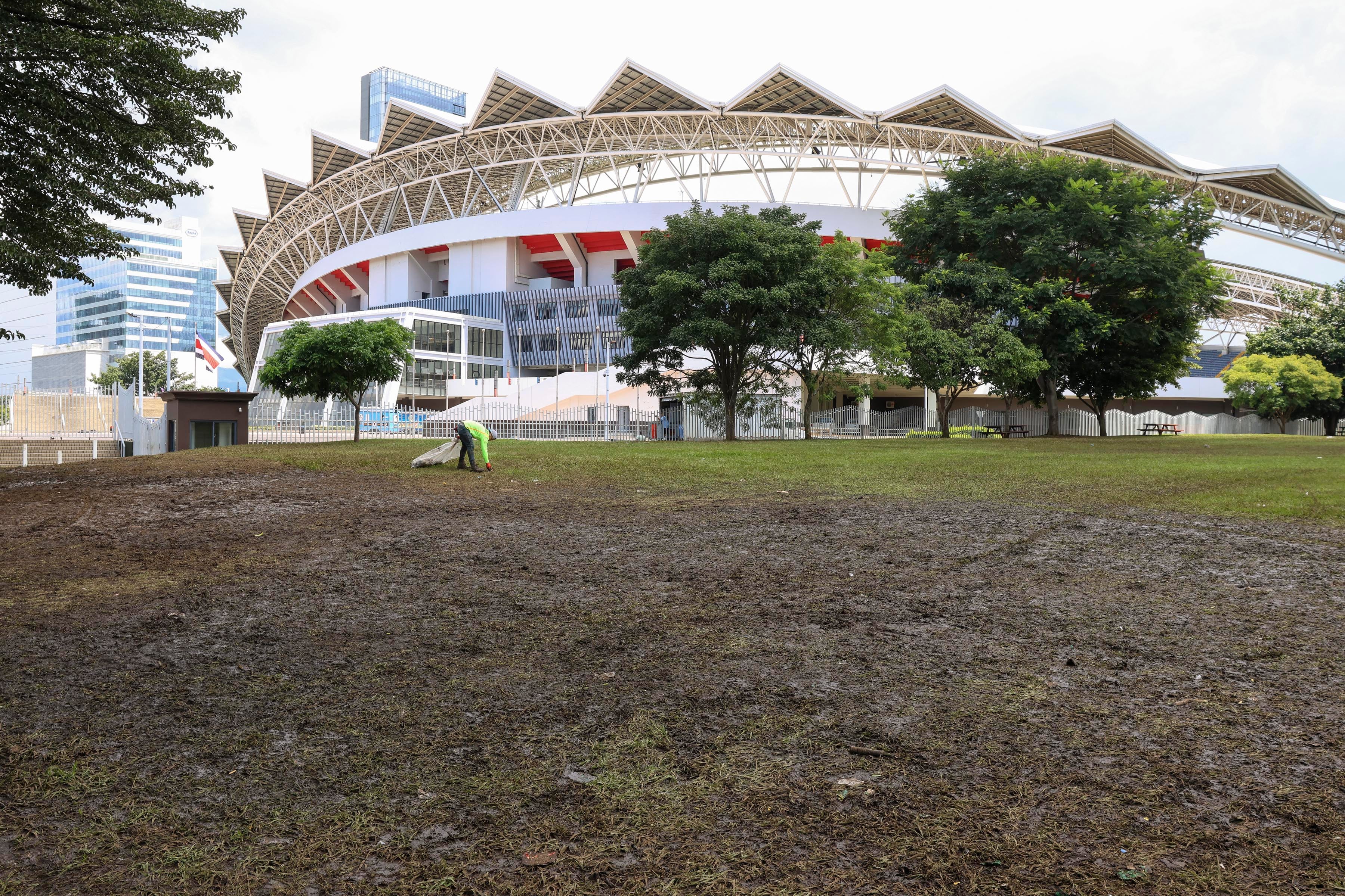 Zonas verdes de La Sabana el día después del concierto de Aventura