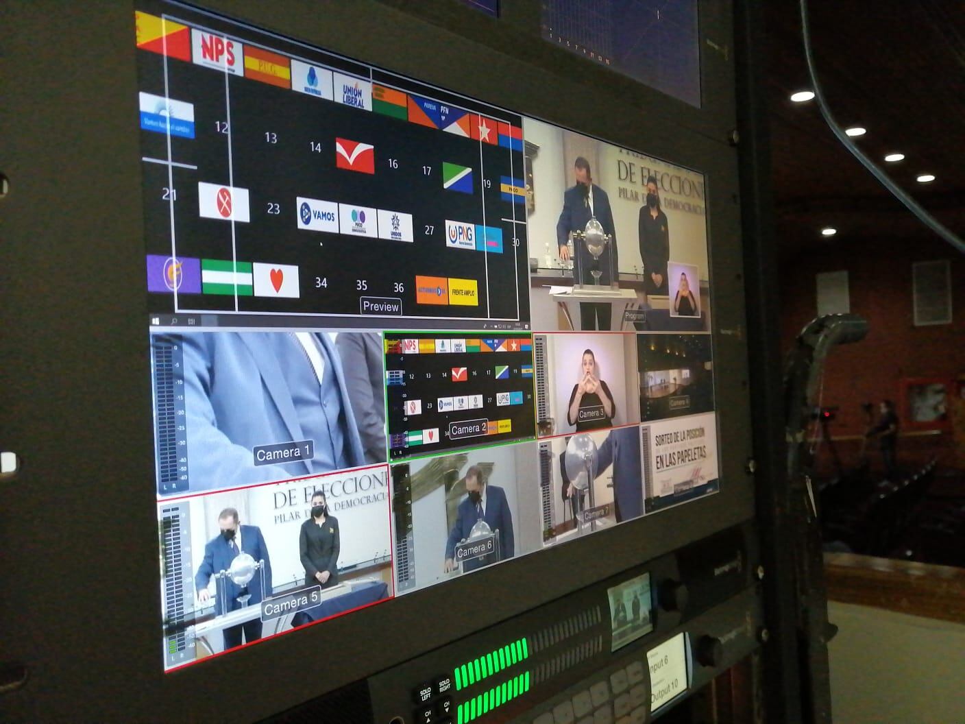 A partir del domingo 9 de enero, a las 8:15 de la noche, arranca una teletón de debates presidenciales que durará hasta el miércoles 12 de enero. Se transmitirán por Canal 13. Cada uno durará dos horas. Estarán presentes los 25 candidatos presidenciales para las elecciones presidenciales del próximo 6 de febrero.