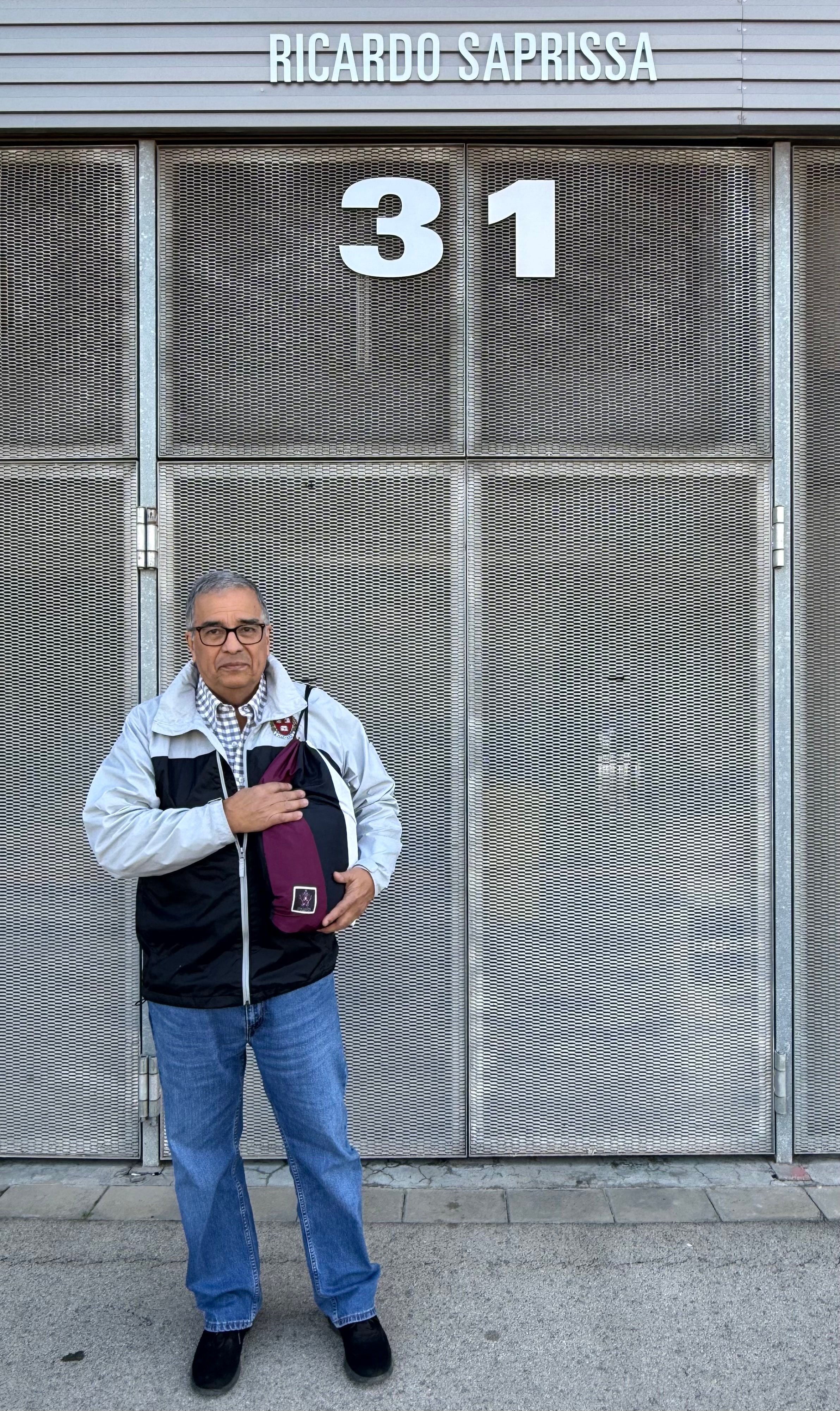 Roberto Artavia visitó la puerta Ricardo Saprissa en el estadio del Espanyol de Barcelona.