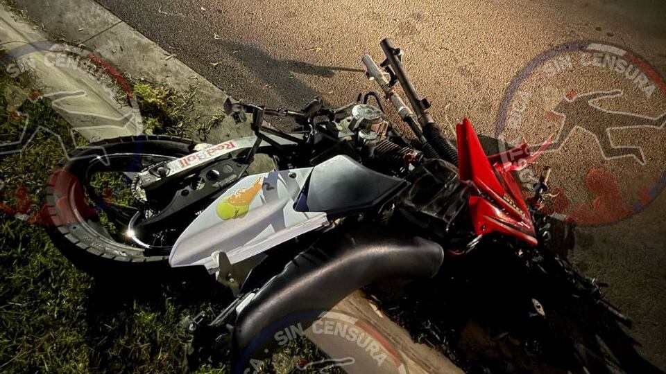 Una desgracia en carretera cobró la vida de un muchacho de apellido Medina, de 27 años, quien viajaba en motocicleta junto a su novia, cerca del sector conocido como Las Vueltas de La Guácima de Alajuela, la noche de este sábado 15 de febrero del 2025. Foto: grupo CR sin censura