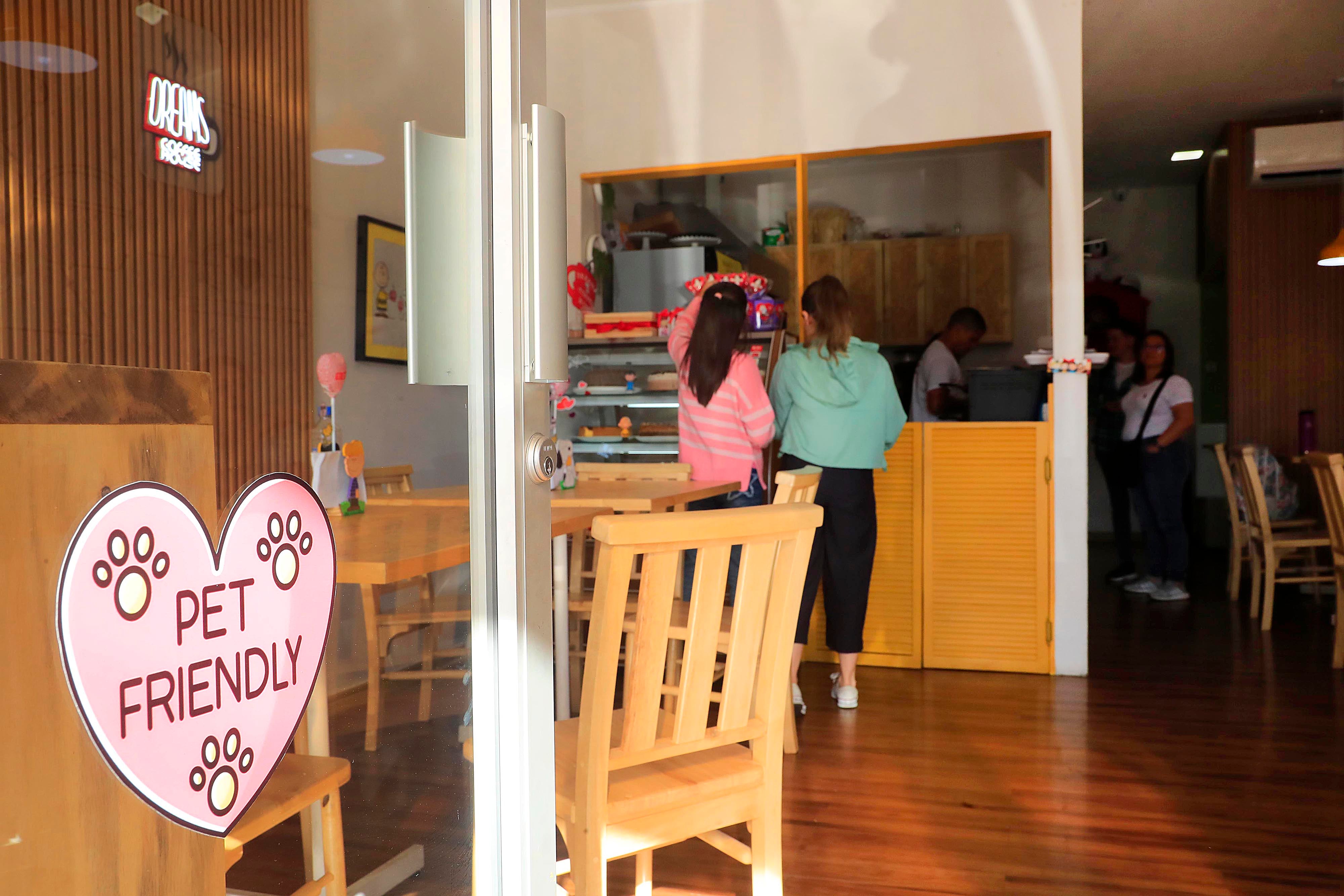 15/02/2024     Heredia. Dreams Coffee House es una cafetería con temática de Snoopy que ofrece deliciosas bebidas frías y calientes, repostería salada y dulce incluyendo las apetitosas crepas. Foto: Rafael Pacheco Granados