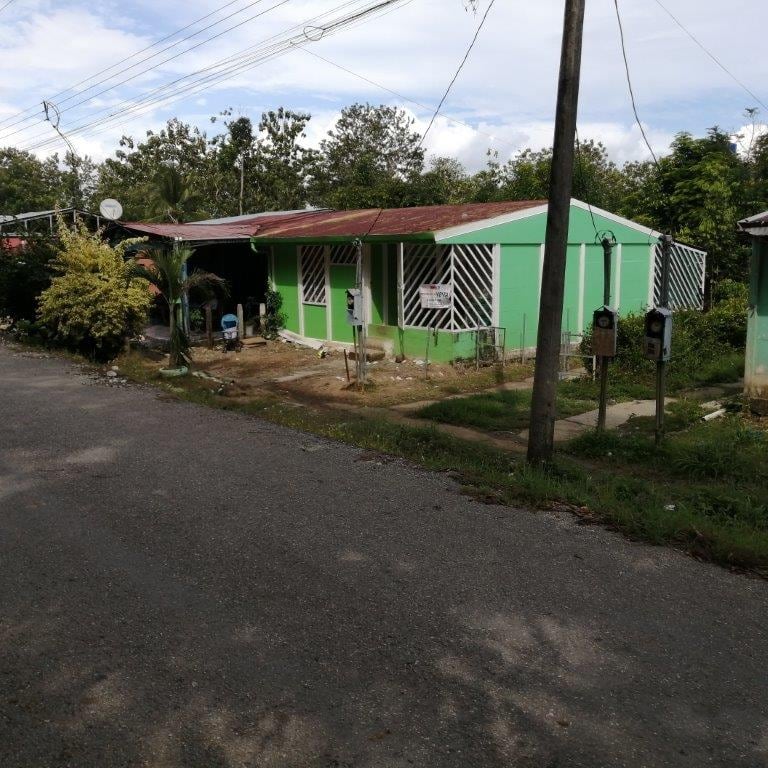 Esta casa en Golfito es ideal para inversión aunque necesita remodelaciones.