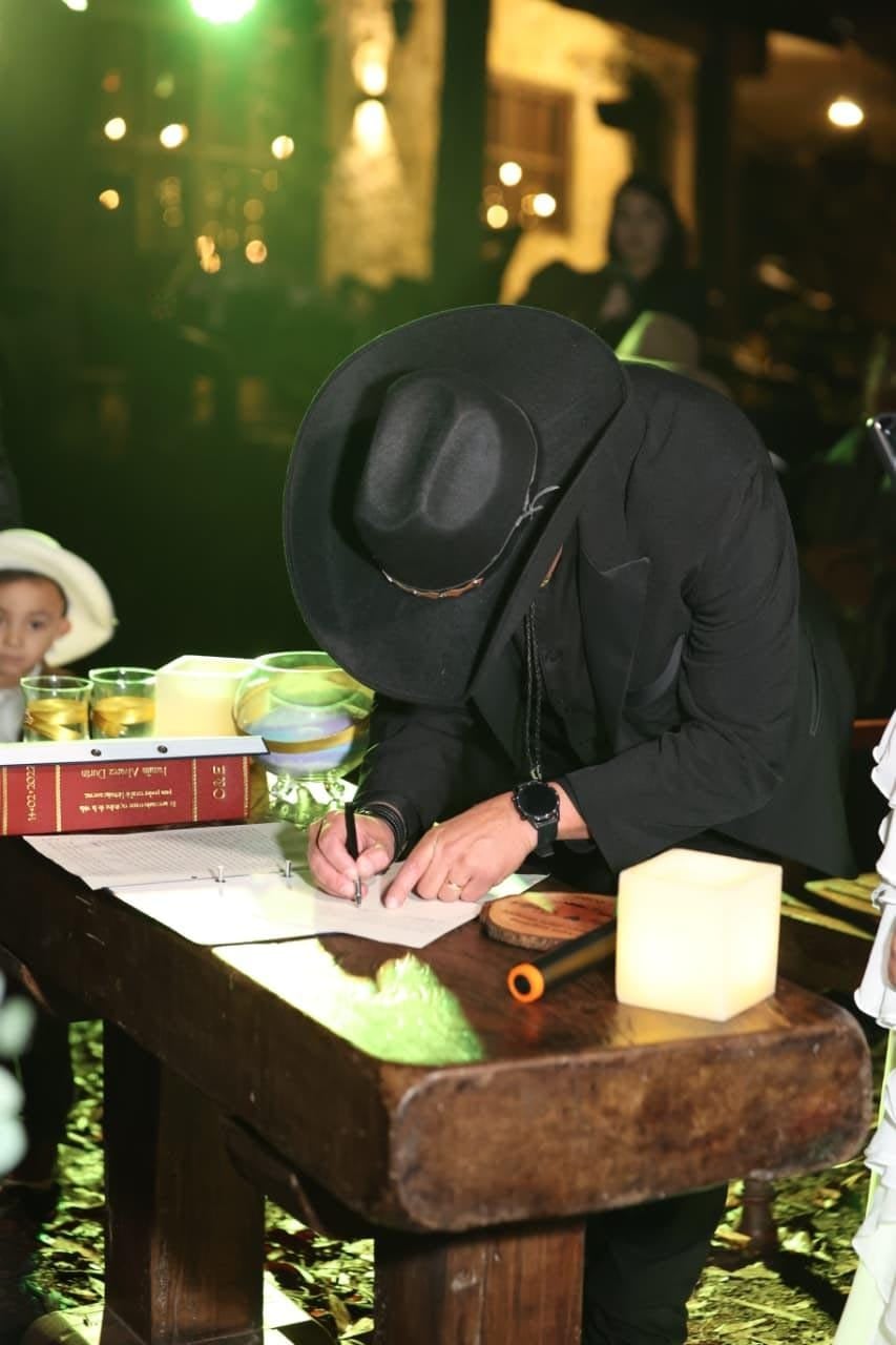 Carlos Álvarez y Evelyn Durán se casaron este domingo 30 de noviembre luego de 10 años de relación. Cortesía exclusiva para La Teja