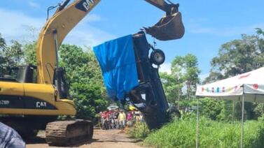 Identifican a los dos venezolanos que murieron debido al vuelco del pick up que cayó a un río