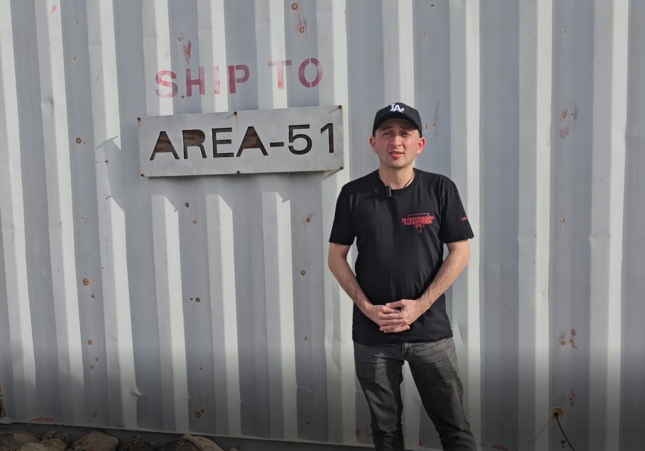 Marco González y Óscar Quirós del equipo de Investigación Paranormal CR y del grupo Clan Revoluciona2 se lanzaron de lleno a esta misión entre el 12 y 13 del pasado abril y visitaron el Área 51 en Nevada, Estados Unidos