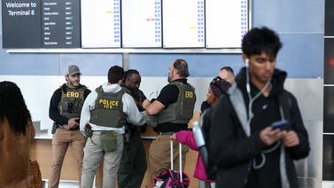 EE. UU. envía agentes del ICE a aeropuertos en plena crisis por falta de presupuesto