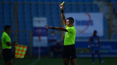País centroamericano sancionó a árbitro que se equivocó en partido, ¿podría hacerse eso en Costa Rica?