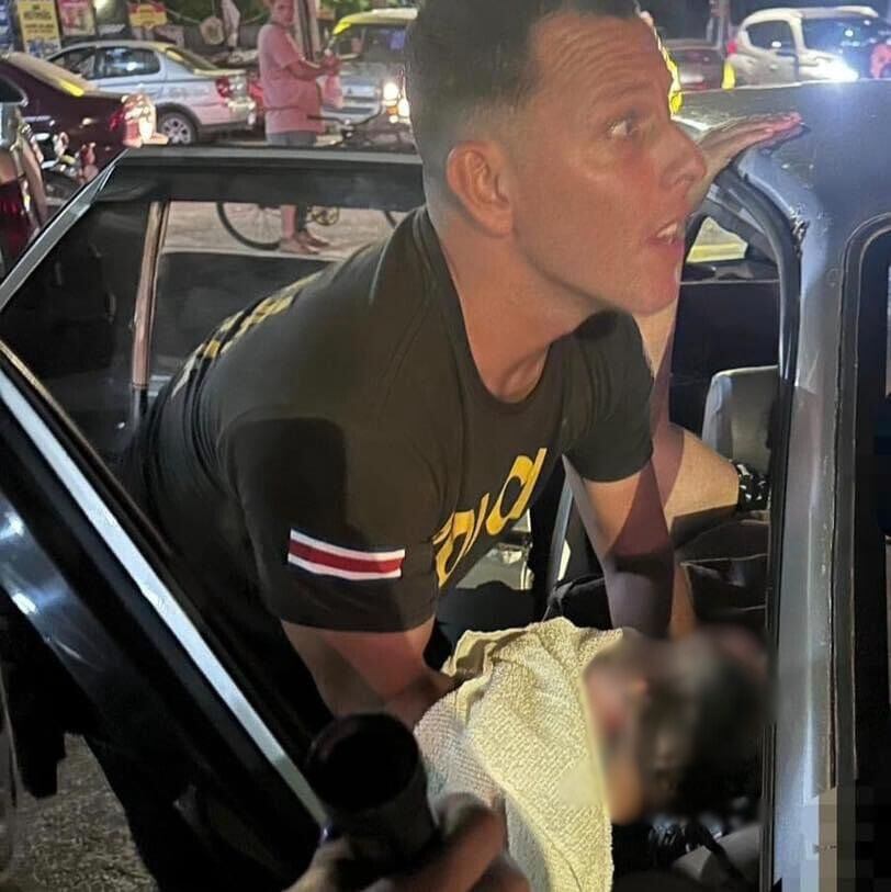 Policía ayudó a mujer a dar a luz a su bebita