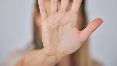 Juzgan en Suecia a un hombre acusado de explotar a su esposa con más de 100 personas