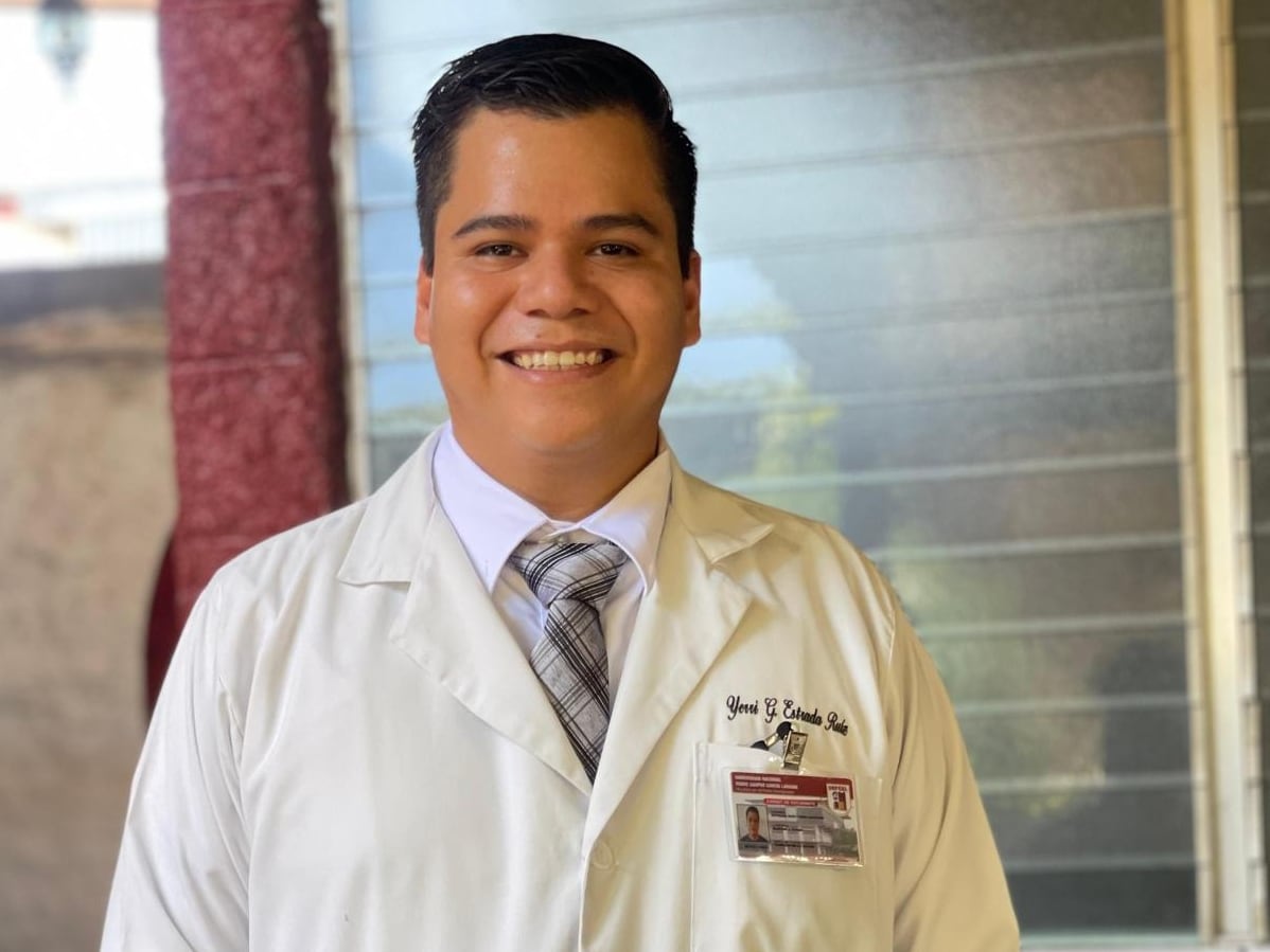 कोस्टा रिकामध्ये जन्मलेले तरुण डॉक्टर येरी एस्ट्राडा यांना निकाराग्वामध्ये 50 दिवसांपेक्षा जास्त काळ ताब्यात घेण्यात आले आहे. त्याच्या कुटुंबाला त्याची सुटका हवी आहे.