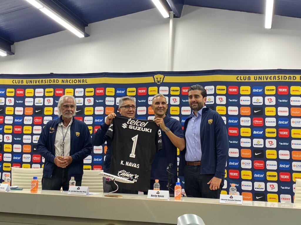Keylor Navas fue presentado este jueves con el Pumas de México.