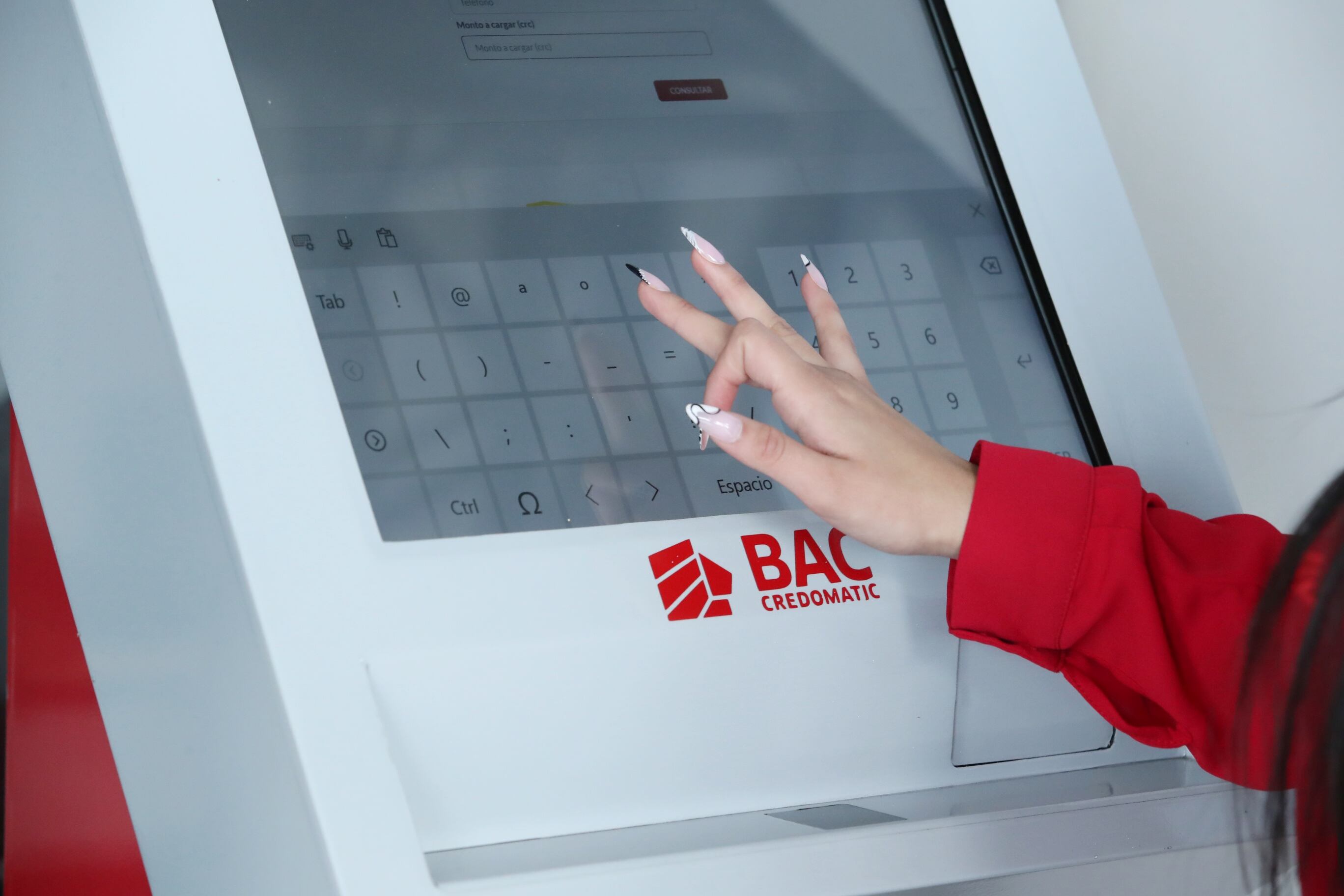 13/02/2024/ recorrido por bancos. Diferentes ángulos de sus fachadas / en la imagen BAC San José de la rotonda de la bandera, imágenes de la sucursal, instalaciones y cajeros / Foto John Durán