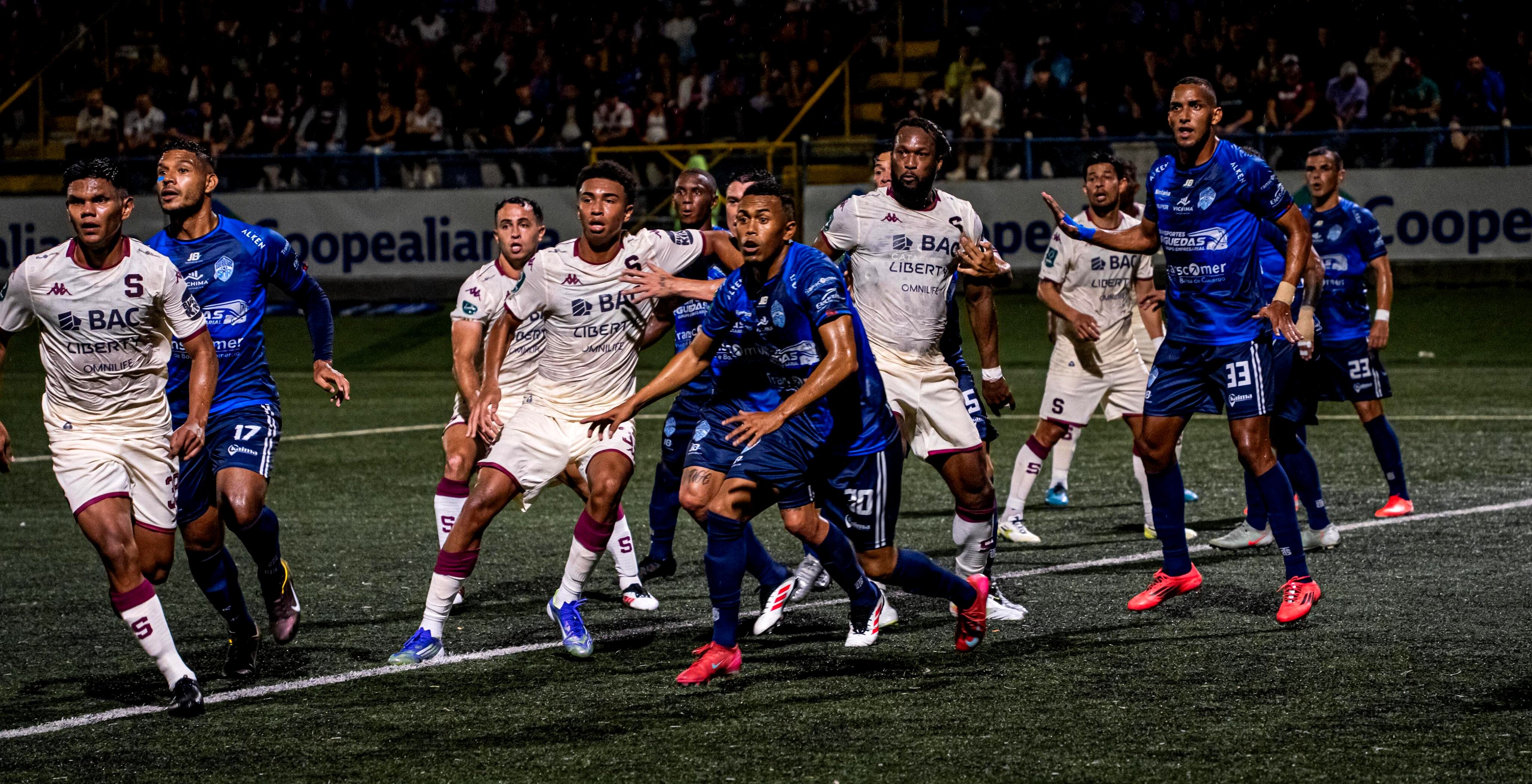 Saprissa arranco con victoria en el campeonato.