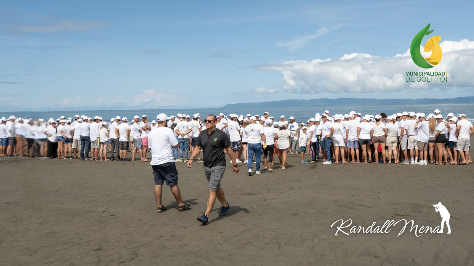 El sábado 8 de junio del 2024, a las 9 de la mañana, llegaron a la convocatoria 466 personas a playa Zancudo para formar la silueta de una ballena jorobada y así imponer un nuevo Record Guinnes.
