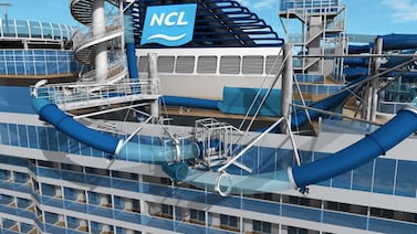 Pasajera queda atrapada en tobogán transparente de crucero Ocean Loops, a 48 metros sobre el mar