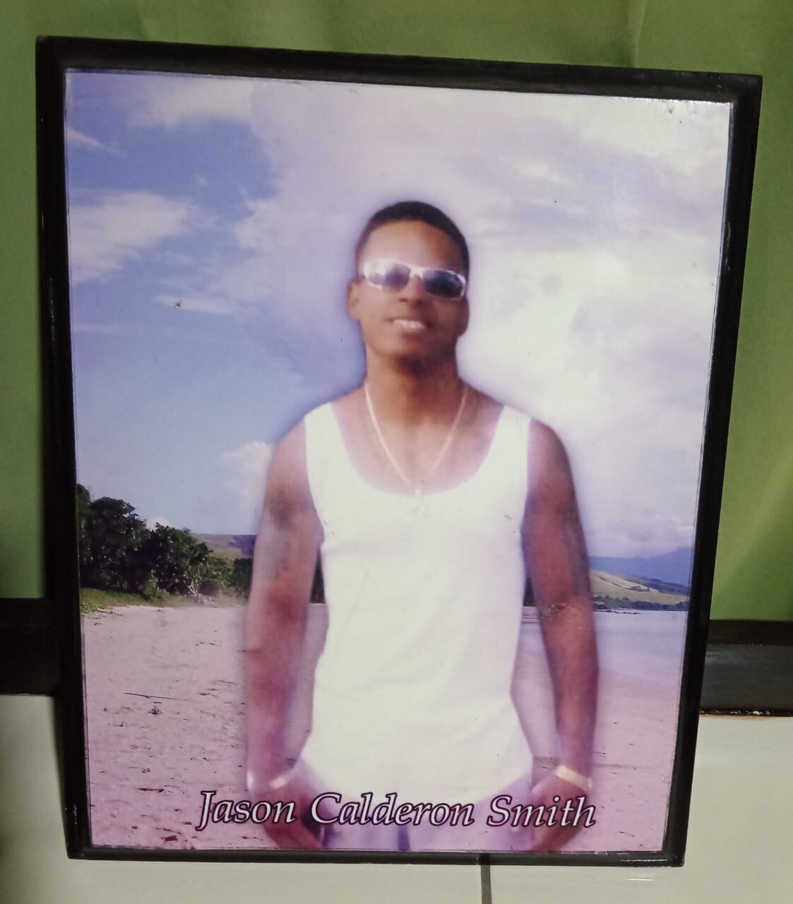 Jeison Arturo Calderón Smith, de 23 años, se despidió con su mamá Nanny Smith por medio de una carta, antes de ser asesinado en Limoncito de Limón. Foto: Cortesía Nanny Smith